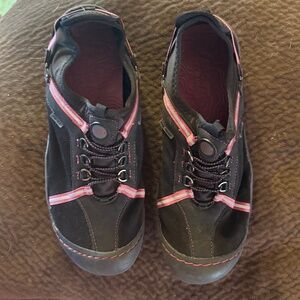 Jsport by Jambu Black slip on flat trail ready shoes women's size 11M